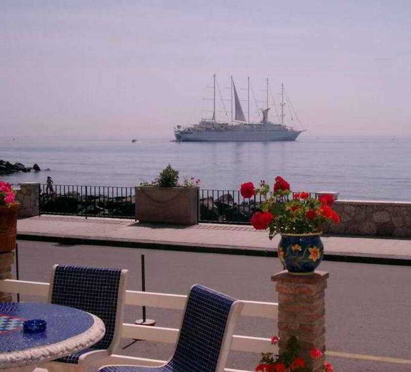 Hotel La Riva Giardini-Naxos Exterior foto