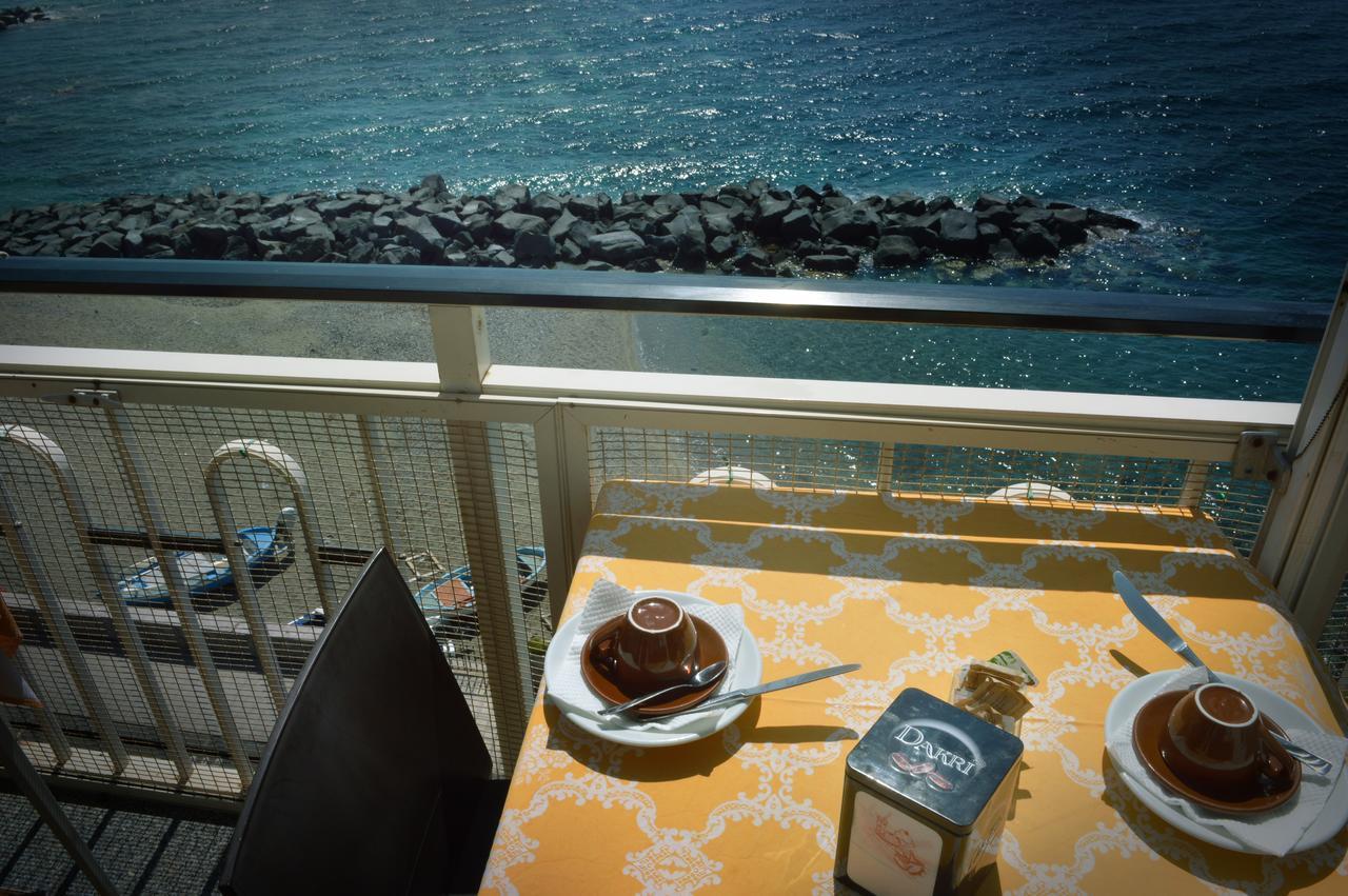 Hotel La Riva Giardini-Naxos Exterior foto
